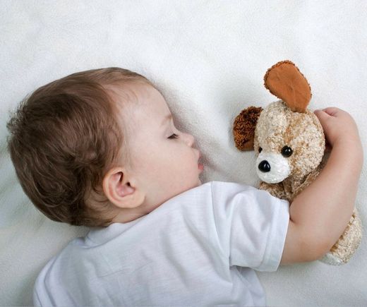 Colchón, almohada y protector de cuna
